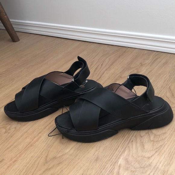 H&M Sandals - Picture 4 of 7